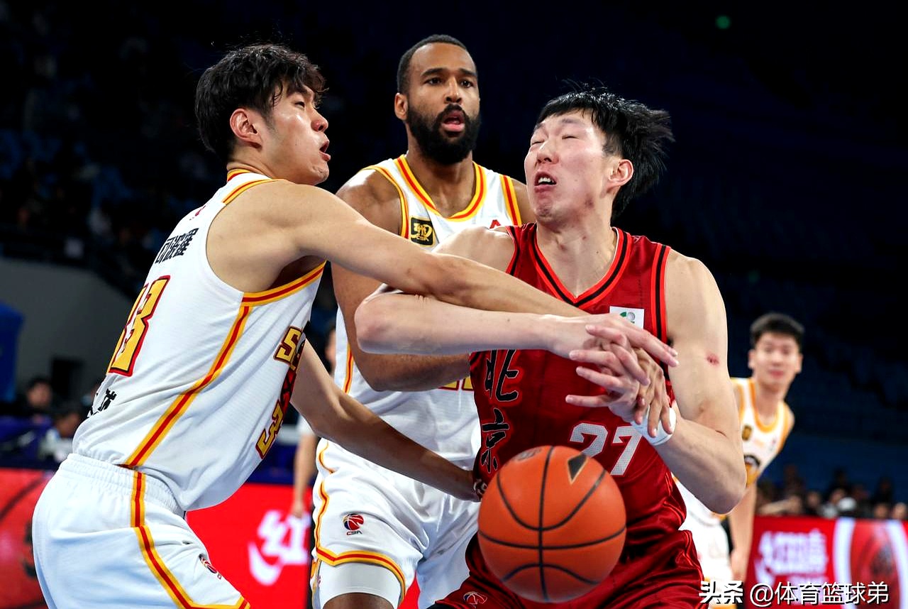 关于周琦刷新里程碑，AC米兰首回合力克AC米兰，晋级概率达65％的信息